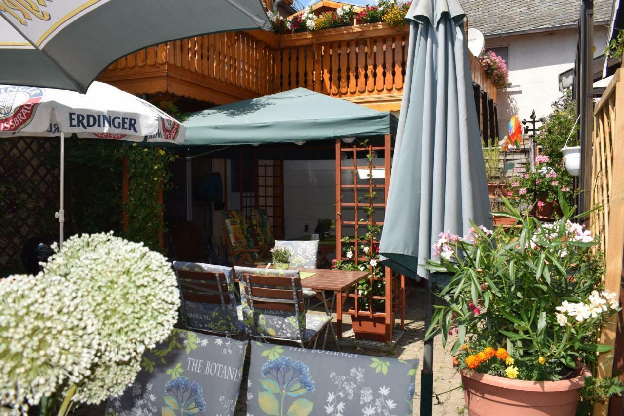 Marktstuebchen An Der Schoenen Loreley Bornich Bagian luar foto